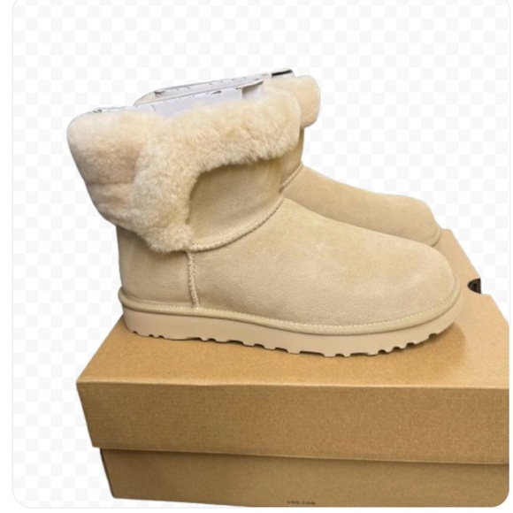 UGG SANIYA SHEARLING MINI SIZE 9 WOMAN’S NIB CREME - Picture 1 of 6